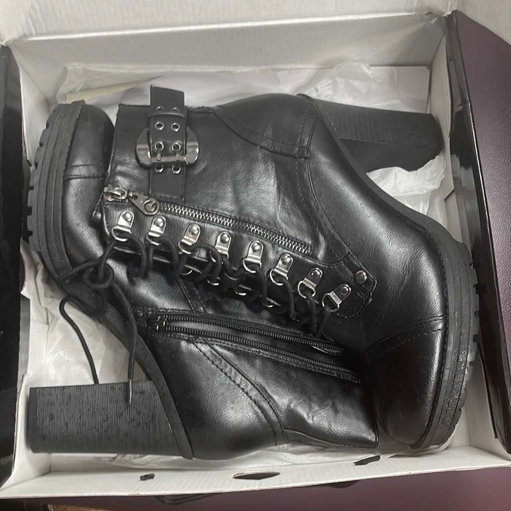Guess boot heels